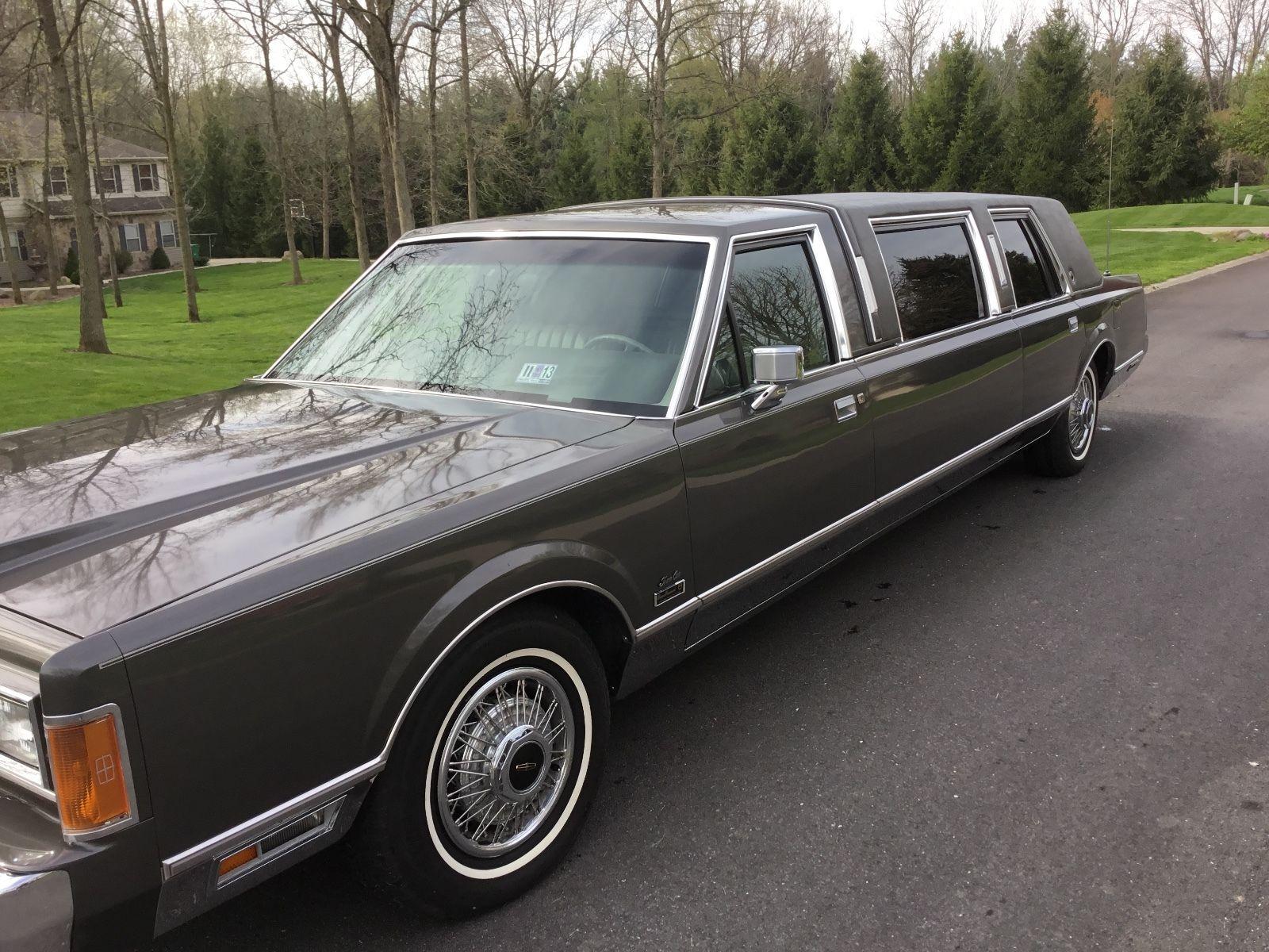 Lincoln Town car Limo 1989