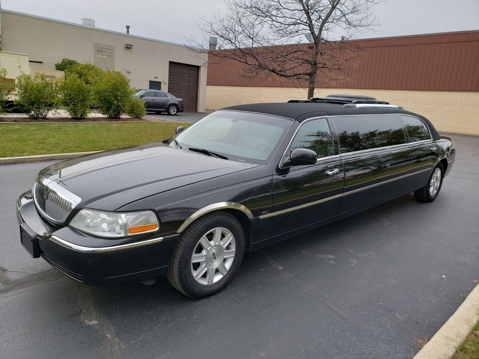 Linkoln Town car Limousine