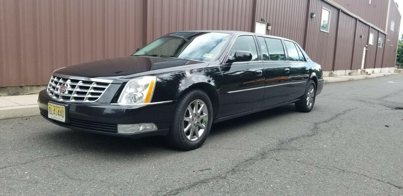 Cadillac DTS presidential Limousine 2006