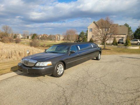 low miles 2007 Lincoln Town Car Limousine for sale