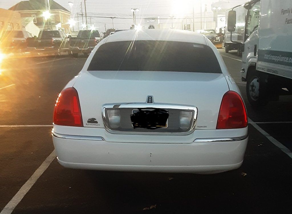 2006 Lincoln Town Car 28ft Stretch limousine [great running]