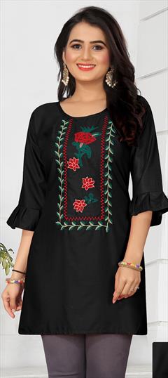 Casual Black and Grey color Kurti in Rayon fabric with Long Sleeve, Straight Embroidered, Thread work : 1804808