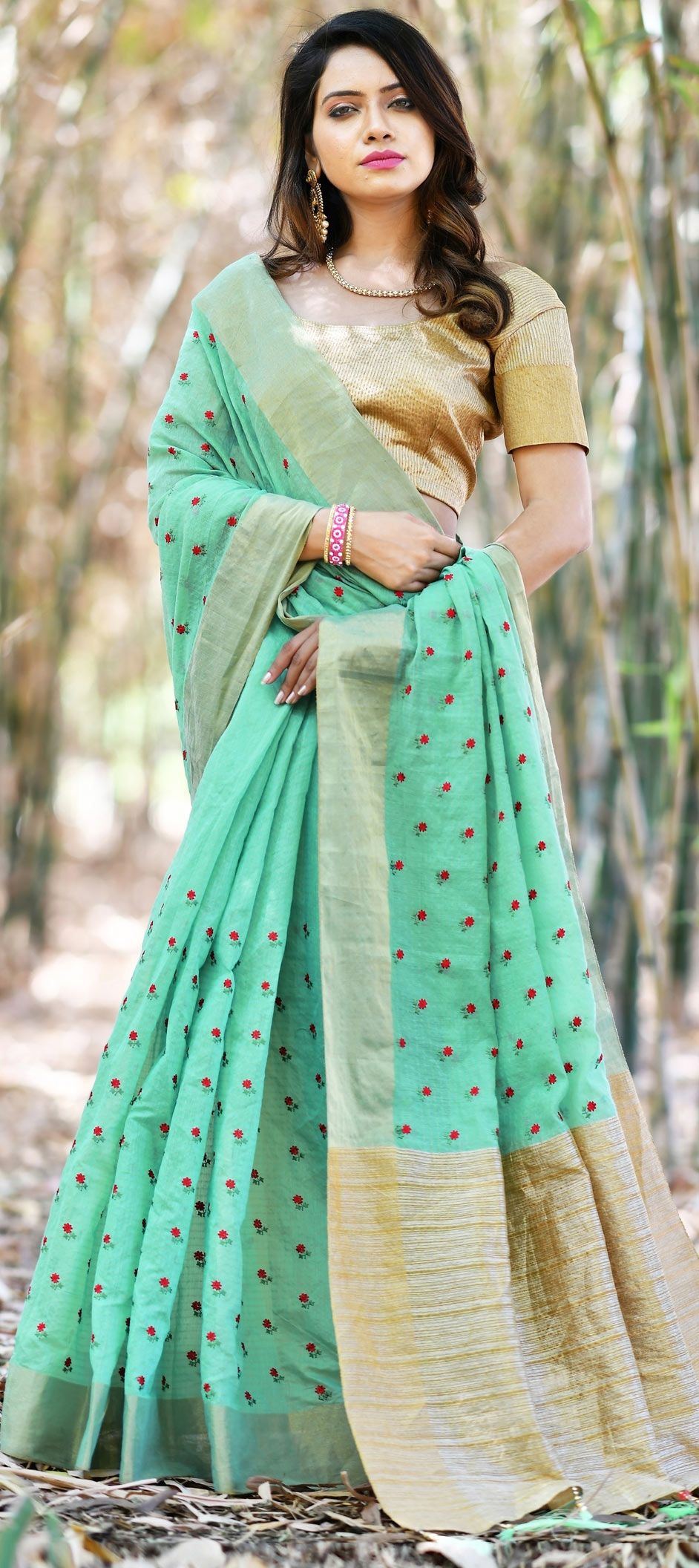 Traditional Blue color Handloom fabric Saree 1548931