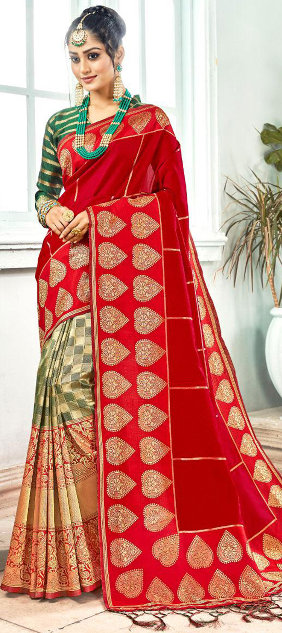 Traditional Gold Red And Maroon Color Banarasi Silk Silk Fabric Saree