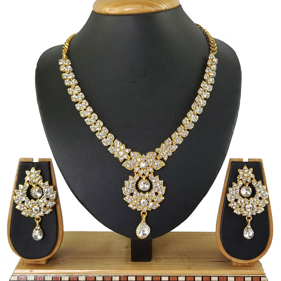 White and Off White color Metal Alloy metal Necklace 1622534