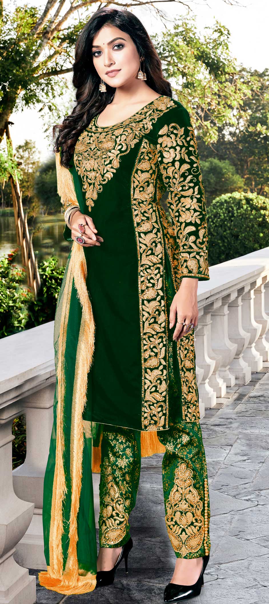 Party Wear Green color Velvet fabric Salwar Kameez 1685901