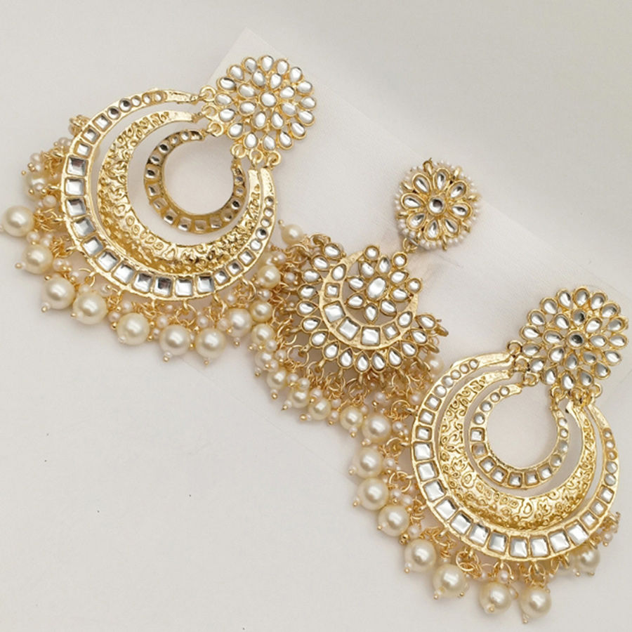 White and Off White color Metal Alloy metal Earrings 1711402