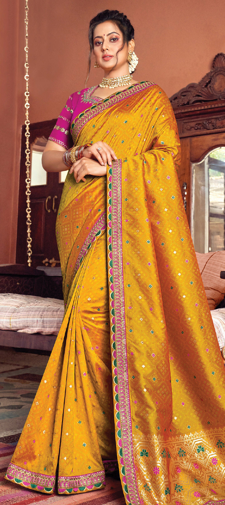 Buy Yellow Color Zari Weaving Work Paithani Silk Saree Festive Wear Online  at Best Price | Cbazaar