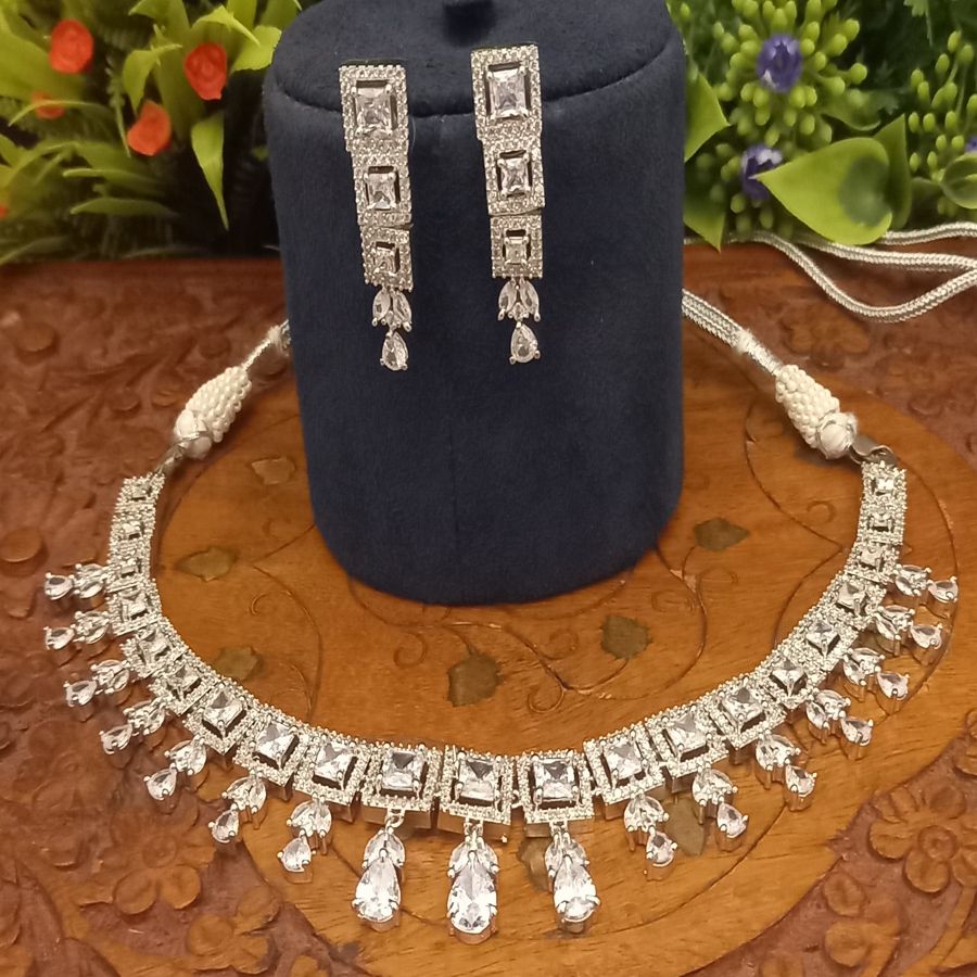 White and Off White color Brass metal Necklace 1801540