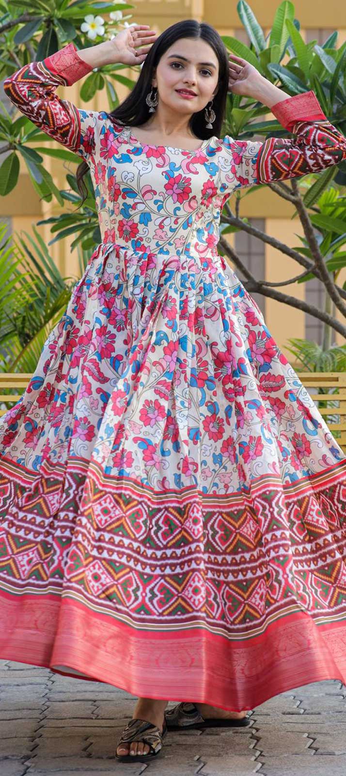chinese dress ladies Buy Plus Size ​Rangeen Tarana Banarasi Silk Dress | Apella main image 0