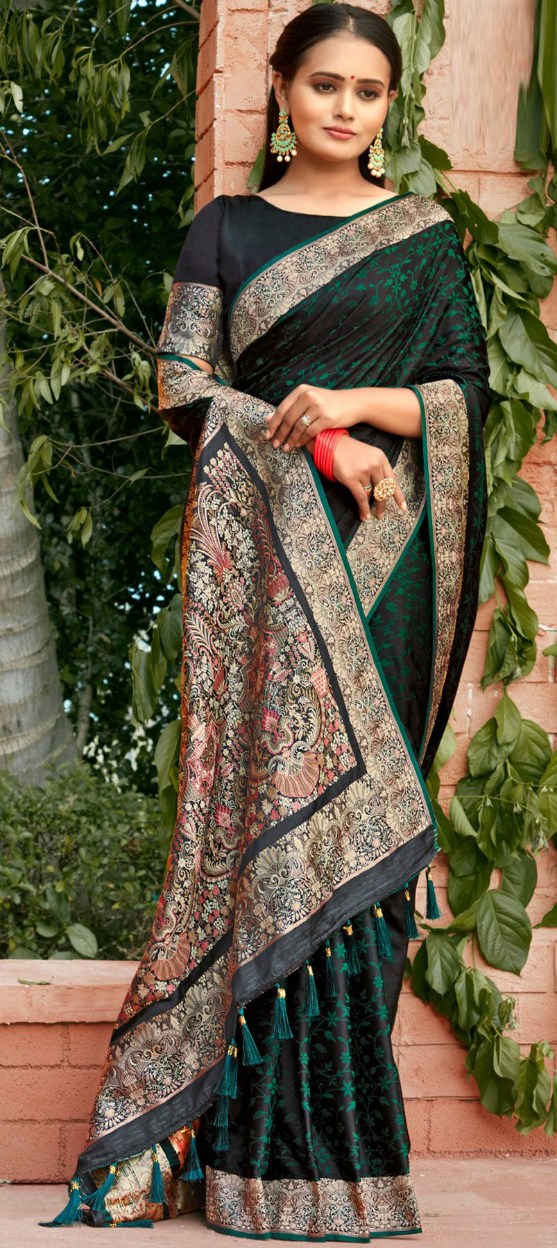 Lime Green Printed Saree Set Design by Surendri By Yogesh Chaudhary at  Pernia's Pop Up Shop 2024