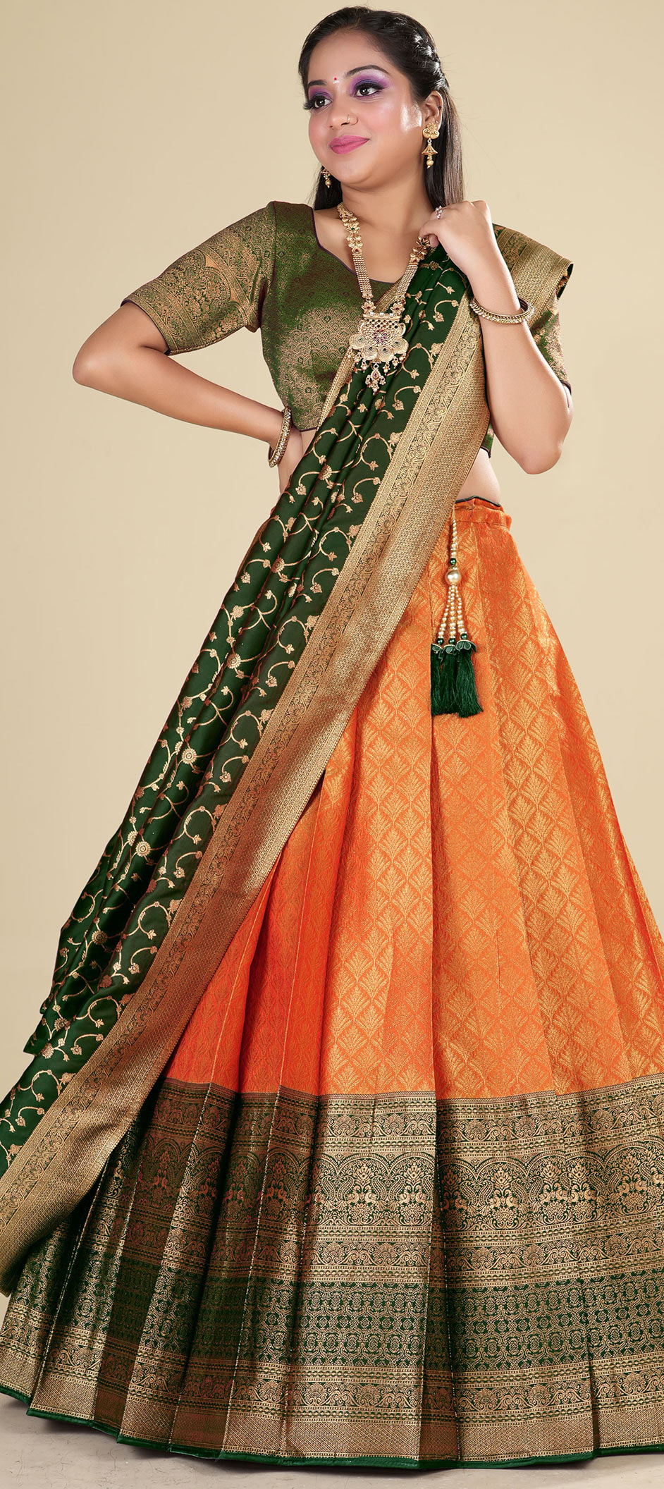 Buy Sabyasachi Green Floral Organza Lehenga Choli Online from EthnicPlus  for ₹2,499.00