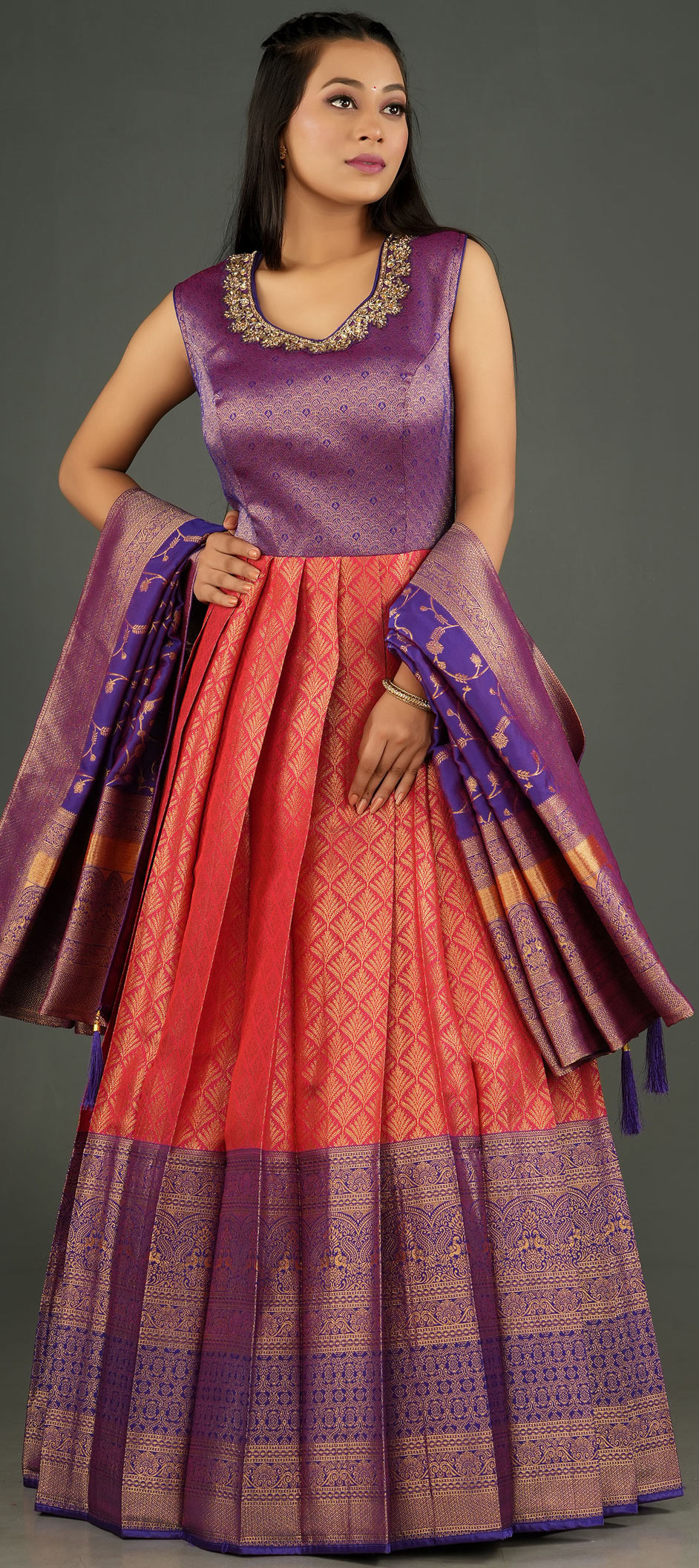 Fashion Faceoff: Hina Khan or Mira Rajput, Whose Royal Purple Lehenga Has  Your Vote? | 👗 LatestLY