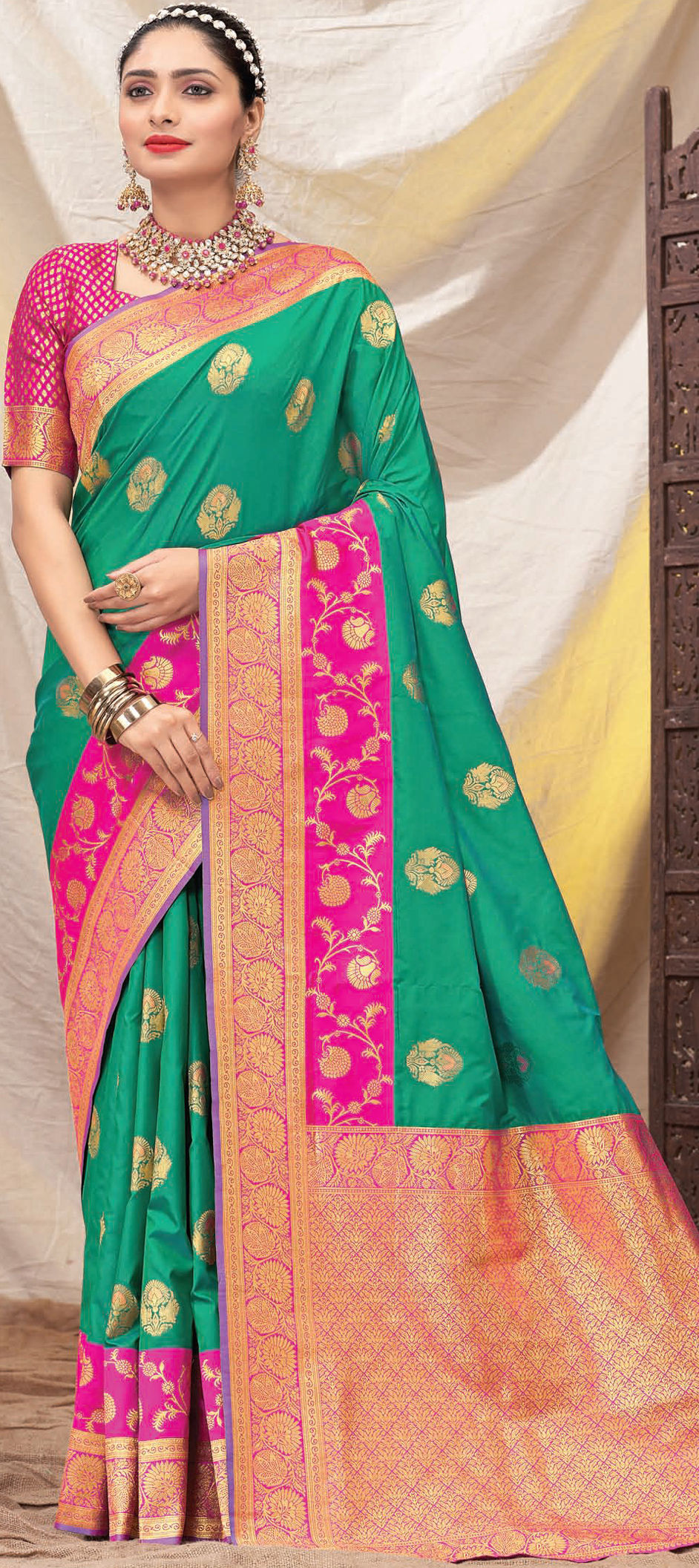 Jarataari.com - Lovely combination of parrot green and maroon in rayon  cotton pure handloom irkal saree. It has pure silk traditional irkal pallu  and running blouse piece. This beautiful saree is back