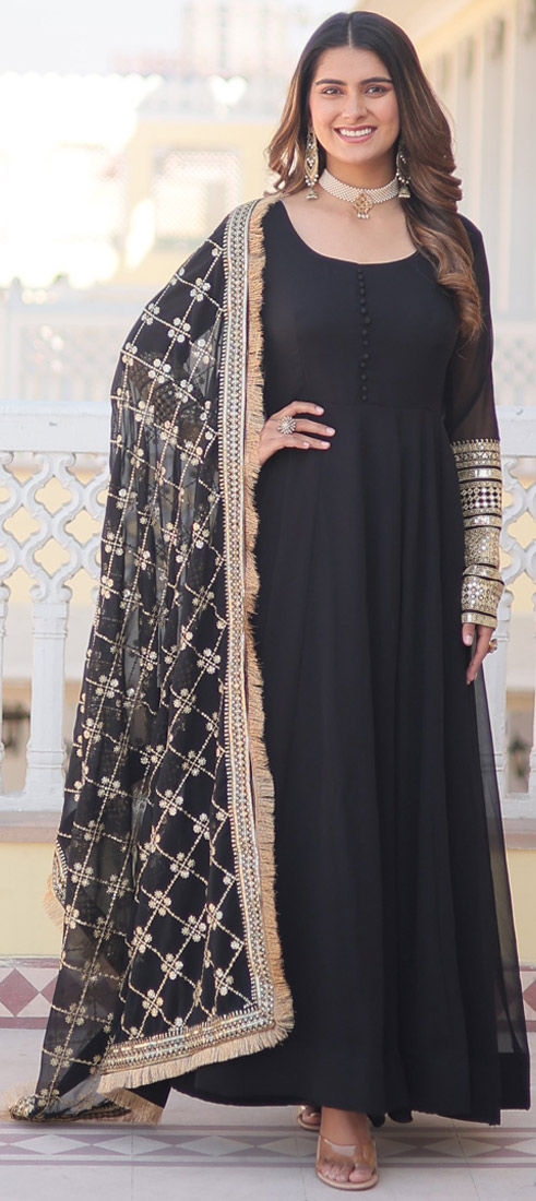 GARDENYA BLACK GOWN