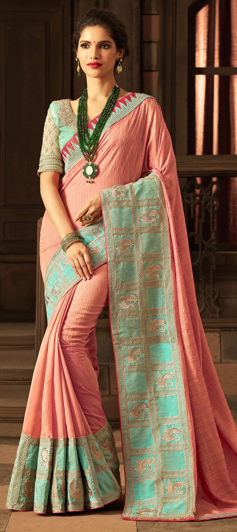 Одежда индии сари. Сари (женская одежда в Индии). Сари в Индии повседневной. Сари индийская одежда Повседневная. Традиционные костюмы Индии Сари.