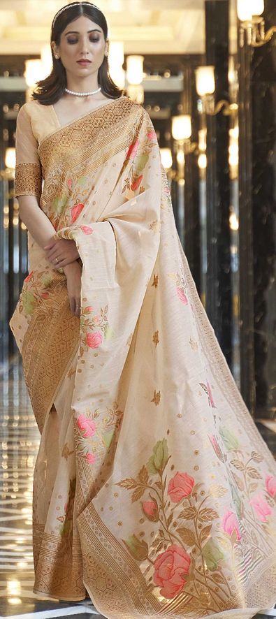 Hina Khan's yellow floral saree with backless blouse is perfect pick for  this wedding season