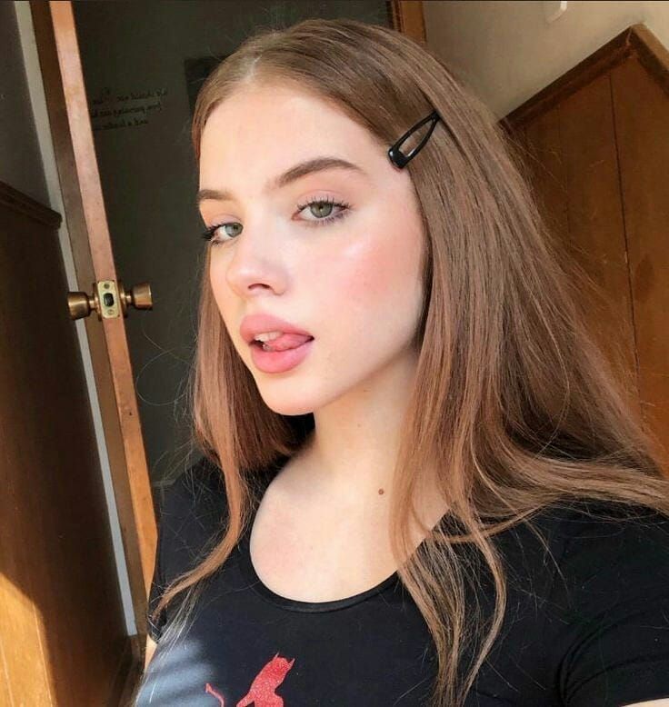 chloe ꕤ*.ﾟ's Lens avatar