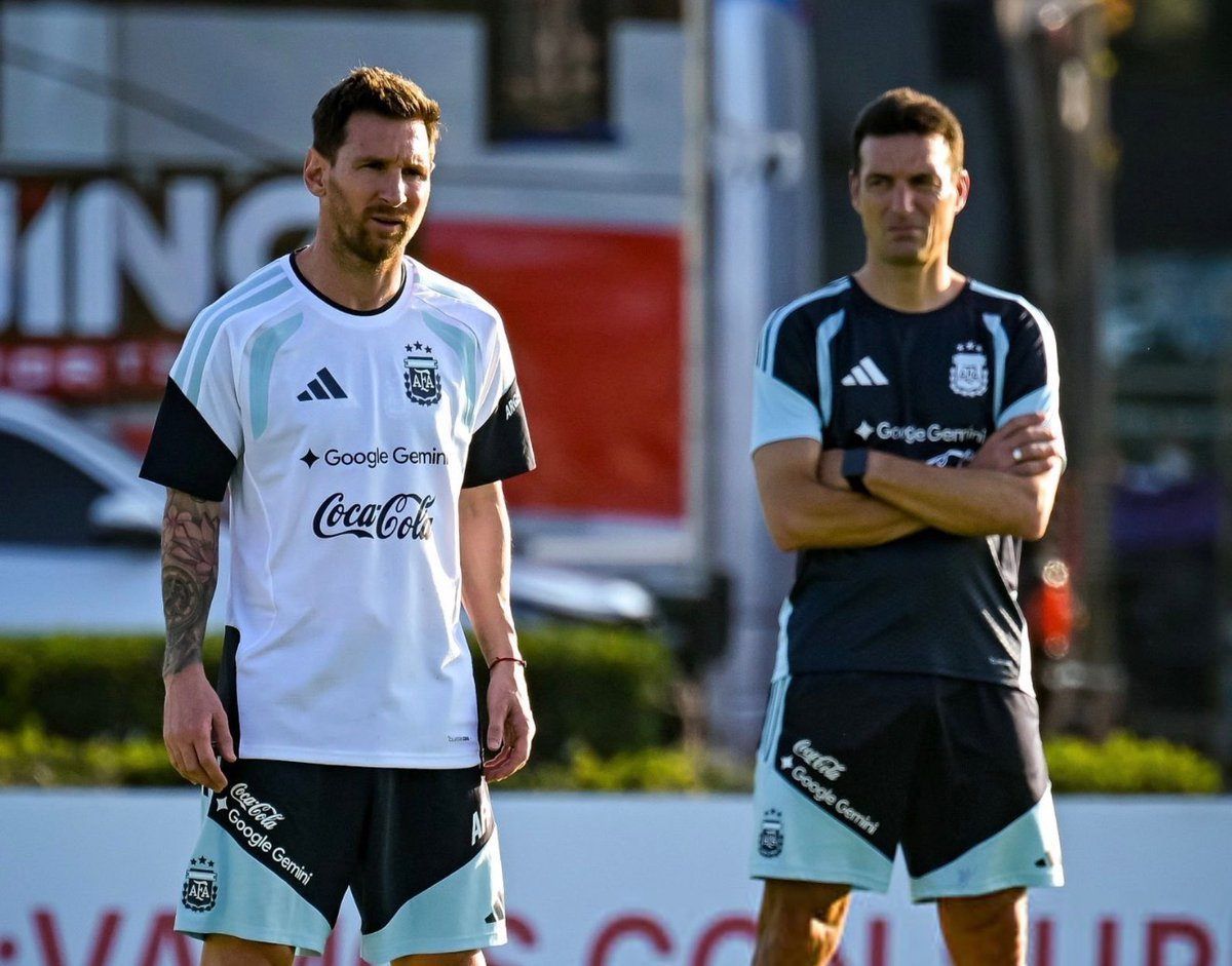 Post image: 🥺🇦🇷 Lionel Scaloni: “Messi told me: We’re a pure history”.

“But the one who’