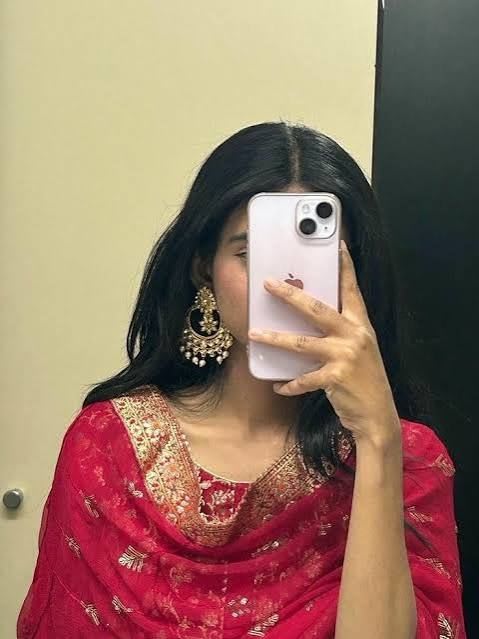 Khadia x's Lens avatar