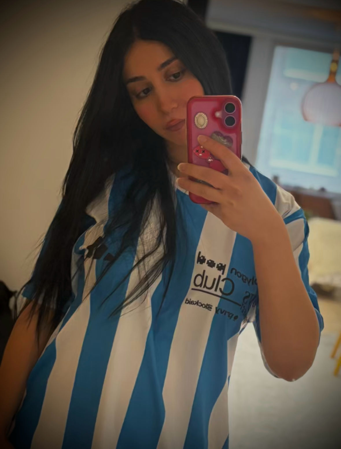 Post image: why don’t you get a manicure jessyfries??? 

cause i eat fries with my hands Jen