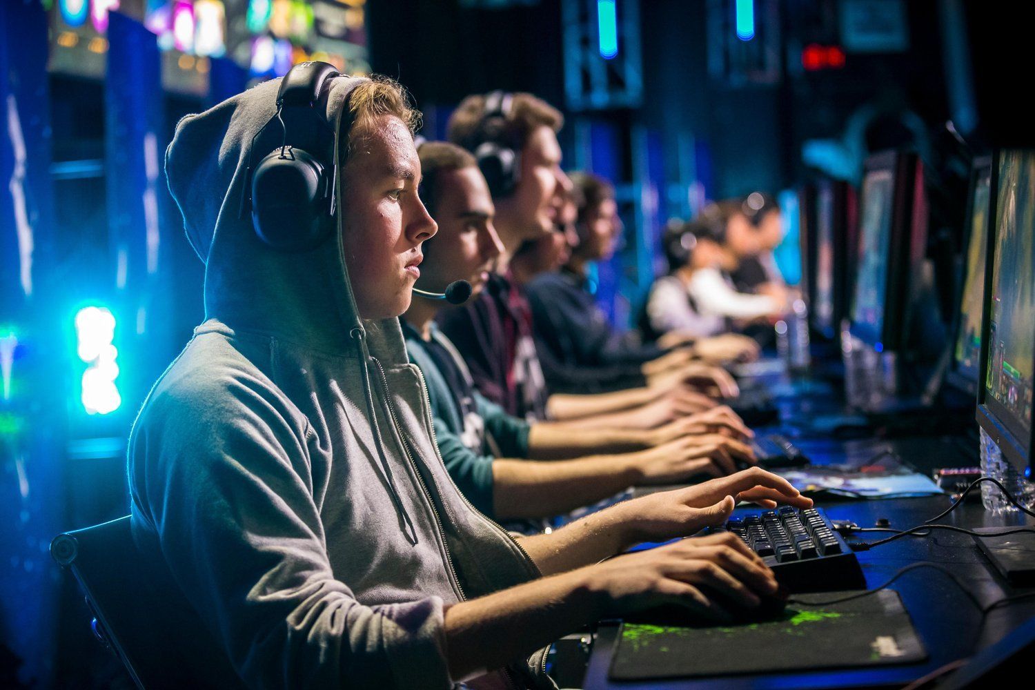 Monualist (eeegsy.lens) Lens social identity (.lens handle) PFP