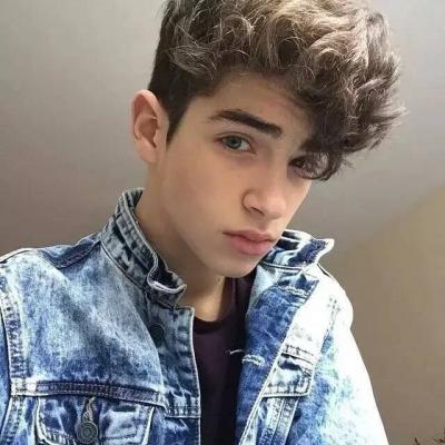 zenobi (zenobi.lens) Lens social identity (.lens handle) PFP