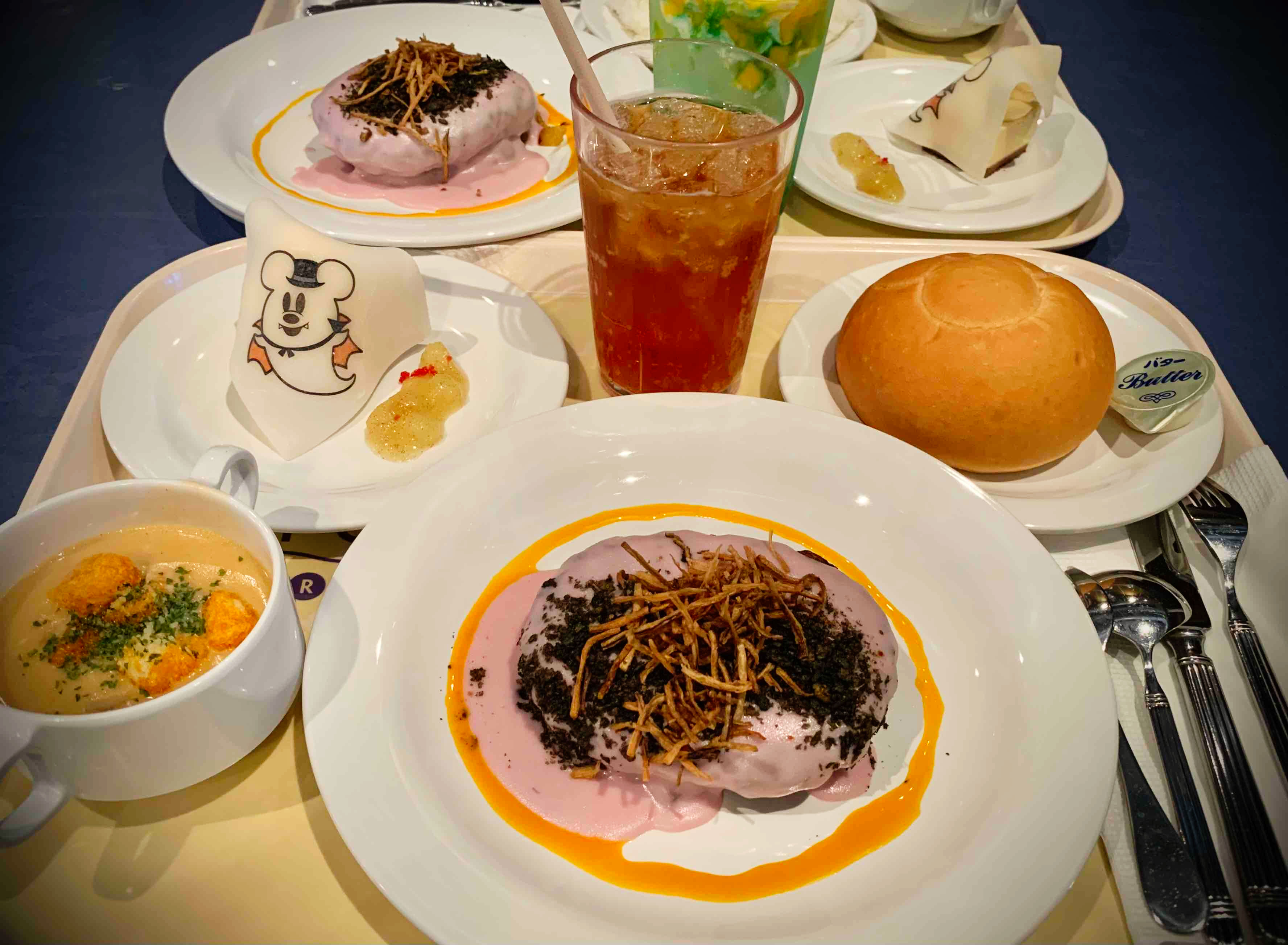 Disney Halloween 🎃.
I ordered the special set.
The hamburger steak has a great color, but it seems …