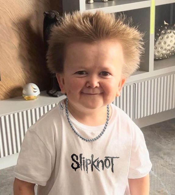 sunshine in dark (drip_haus.lens) Lens social identity (.lens handle) PFP