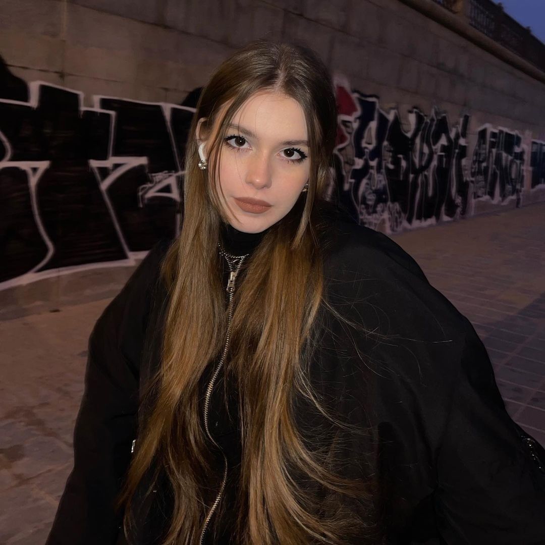 Julia (julmaker.lens) Lens social identity (.lens handle) PFP