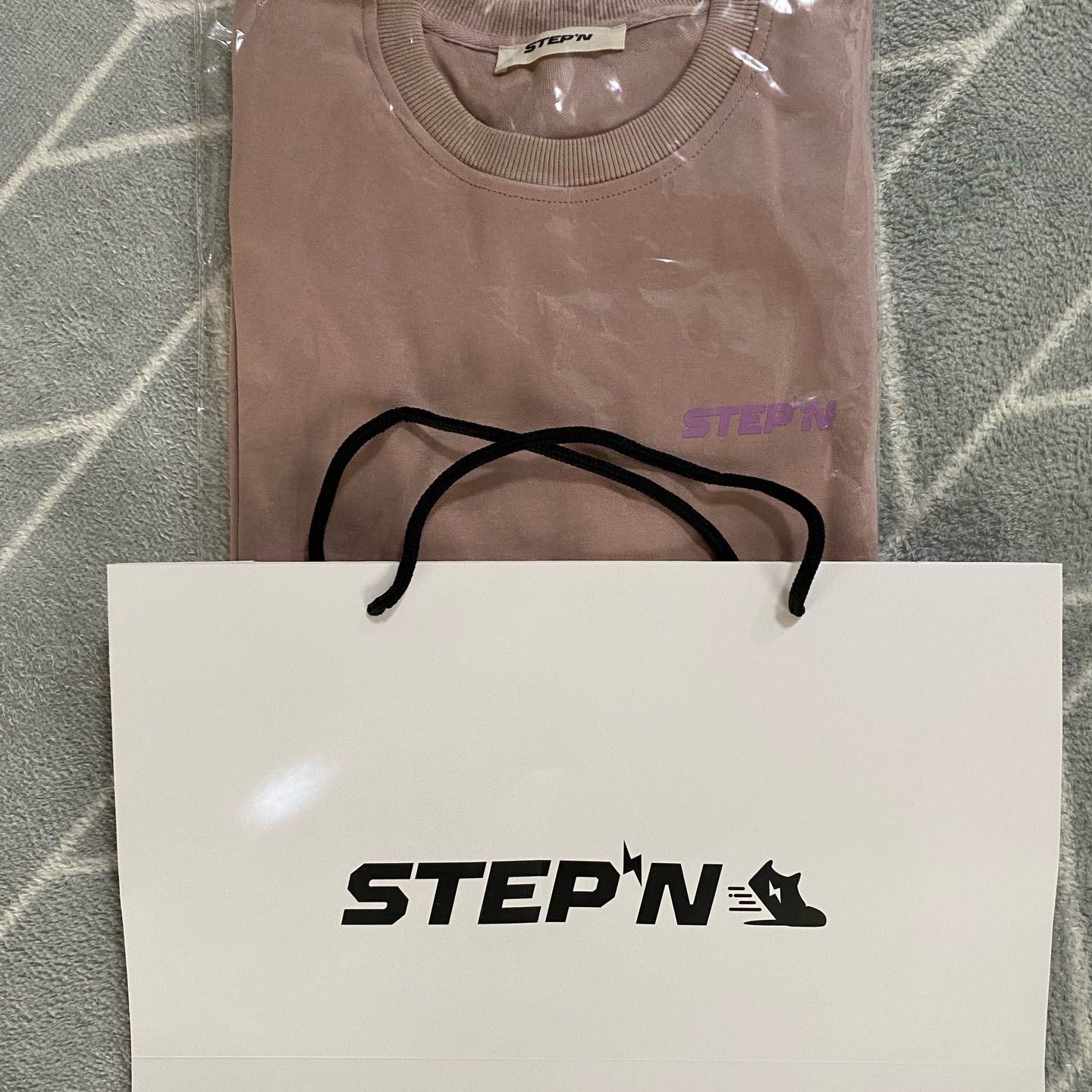 【premium】

年末のスペシャルスキンでSTEPNから送られてきた服ですが、着るタイミングわからん。

#STEPN