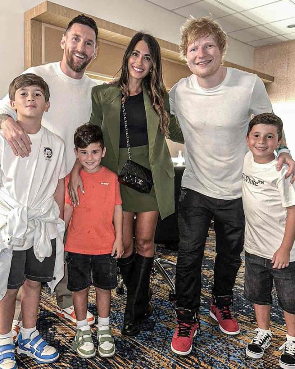 Lionel Messi's family with Ed Sheeran 🤩

What a collab 🐐🐐