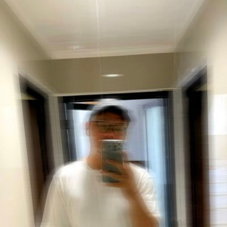 Roy's Lens avatar