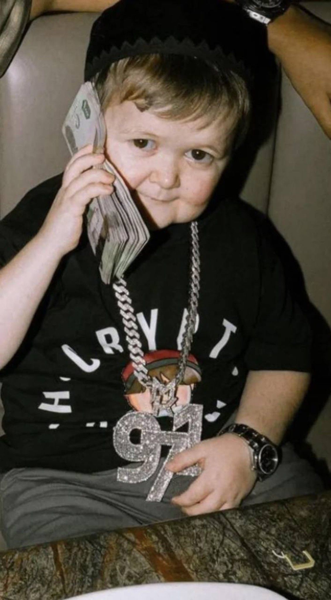 cryptobro (mzitouni.lens) Lens social identity (.lens handle) PFP