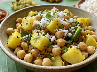 Aloo Chana Poriyal - Mains dish from EZGatherr catering menu