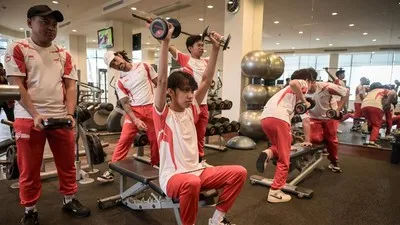 Atlet Timnas Esports Indonesia sedang menjalani sesi latihan fisik rutin