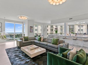 Breathtaking Condo at The Plaza on Harbour Island