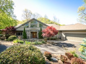 Lovely Golf Course Custom Home in Austin Mountain Community
