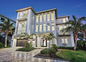 Oceanfront Beach House Beauty 