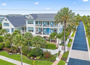 Coastal Elegance in the heart of Juno Beach