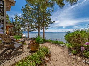 Lakefront With Sandy Beach & 2 Buoys