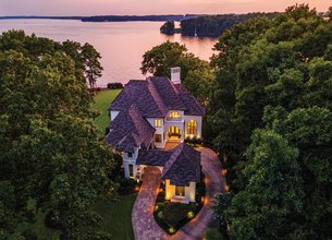 Sweeping Panoramic Views of Lake Norman