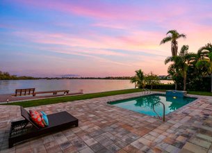 Spectacular Bay Front Living On Siesta Key