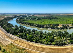 Own One Of The Largest Estates On The Magnificent Sacramento River At The Famed “S” Curve