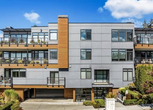 Kirkland Luxury Condo Look-Out