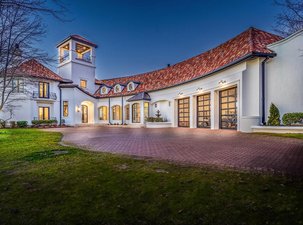 Enchanting Lake Norman Oasis: Where Serenity Meets Splendor