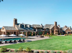 Landmark Estate on 21 Acres