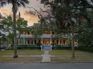 Beautifully Preserved Historic Two-story Retreat