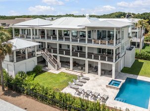 Steps from the Wide Beach of Isle of Palms