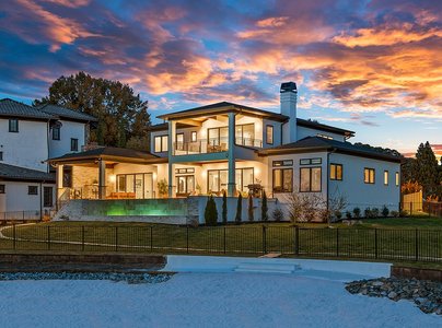 Cutting-Edge Smart Home Oasis Overlooking Lake Norman